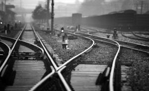 蘭新鐵路一旅客列車三節(jié)車廂脫線，暫無人員傷亡報告