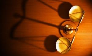 法制日报：检察长发了三条短信让从业二十多年的律师泪崩