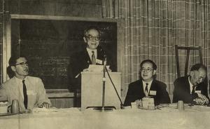 该如何看待胡适的全盘西化论？