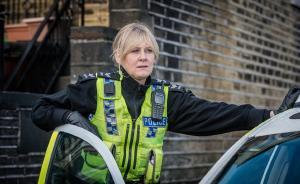 囿于困境的年長女性，你們的淚和勇都在這里