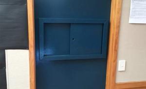 孤獨癥學(xué)生9天被關(guān)小黑屋13次，新西蘭教育部吁取消禁閉室