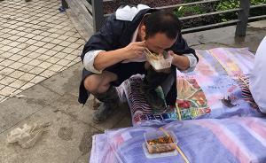 安徽巢湖一社區(qū)干部巡堤4天沒回家，晚上11點(diǎn)還在察看堤防