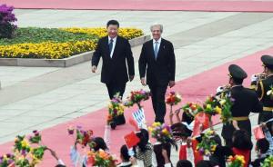 习近平会见乌拉圭总统巴斯克斯，决定建立中乌战略伙伴关系