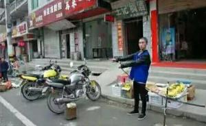 湖北竹山警方帶嫌犯到陜西指認(rèn)現(xiàn)場(chǎng)，嫌犯戴著手銬脫逃