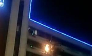 绵阳一女子爬高压电塔拒绝营救，触电爆出火球烧了4分钟身亡