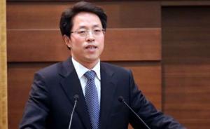 中聯(lián)辦主任回應(yīng)“港獨(dú)”議員辱華事件：絕非小鬧劇，應(yīng)受懲處