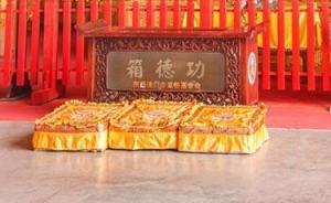 上海兩慣偷深夜進寺廟盜走功德箱內百余元，自稱弄點生活費