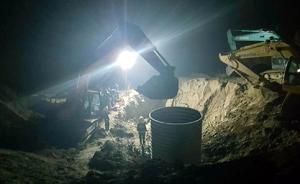 男童跌落枯井荒廢多年未回填，無(wú)警示標(biāo)識(shí)還用薄板遮住井口