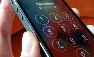 远程锁屏2500部手机赚10万解锁费，“技术男”获刑4年