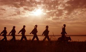 第54集團(tuán)軍某團(tuán)團(tuán)長(zhǎng)操課遲到，主動(dòng)在全團(tuán)干部面前作檢討