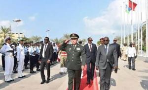 中央軍委副主席范長(zhǎng)龍?jiān)诩继嵋暡熘袊?guó)首個(gè)海外后勤保障設(shè)施