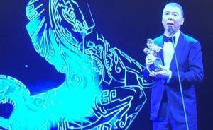 馮小剛憑借《我不是潘金蓮》，摘得金馬獎(jiǎng)最佳導(dǎo)演獎(jiǎng)