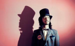 夜半歌声丨这位萌叔长得像小田切让，还有一把无敌温柔嗓