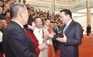 中國首位個(gè)體工商戶受李克強(qiáng)勉勵(lì)，營業(yè)執(zhí)照申領(lǐng)于1980年