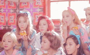 中青报刊文评裸条借贷：只谴责打裸条学生是站着说话不腰疼