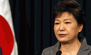 從“冰公主”到被彈劾的總統(tǒng)：樸槿惠與政治相伴的55年