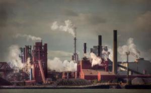 因安丰钢铁违建问题，秦皇岛市委、市政府被责令作出深刻检查