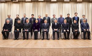 上海市長楊雄為14名新聘文史研究館館員頒發(fā)聘書并講話