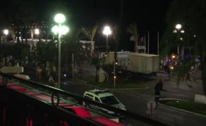 視頻 | 尼斯恐襲：目擊者拍下卡車沖撞人群司機(jī)被擊斃瞬間