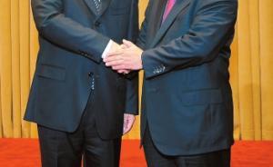 某鎮(zhèn)黨委領(lǐng)導(dǎo)：喊我同志很高興，要形成不叫同志難張口的習(xí)慣