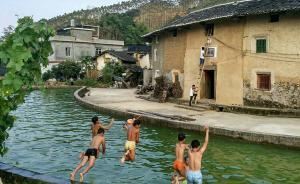 重建“桃花源”：80后北大学子回福建土楼办书院