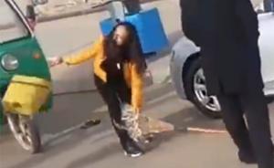蘭州奧迪女司機(jī)因停車問題摔砸環(huán)衛(wèi)工手機(jī)，警方：將行政處罰