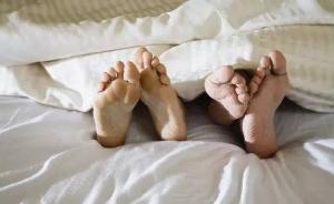 貴州一高校頒禁令“嚴(yán)禁未婚同居”遭質(zhì)疑，專家稱涉嫌違法