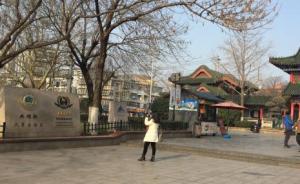 济南大明湖免票首日游客数同比增长3倍多，停车难问题待解