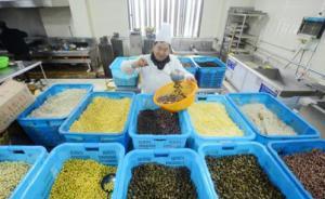 揚州大明寺熬制萬斤“臘八粥”，供市民明晨免費領取