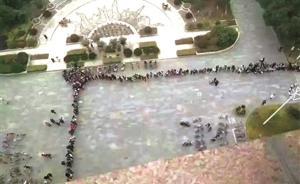 杭州高校图书馆自修室清场实行“一票一位”，上千人排队抢号