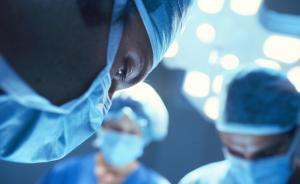 國(guó)家衛(wèi)計(jì)委：通過(guò)破除薪酬限制、兼職兼薪提高醫(yī)護(hù)人員待遇