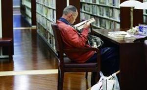 杭州“愛書拾荒老人”韋思浩銅像制成，擬捐給生前常去圖書館