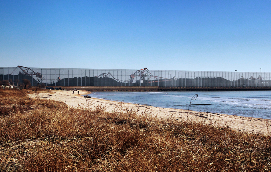 6.2016年12月9日，秦皇島港防風網(wǎng)