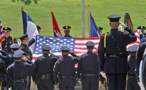 晦暗7月：美國襲警案頻發呼喚新的警察改革？