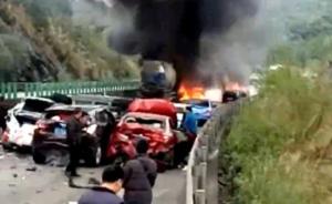 广东清连高速19车碰撞致6死16伤