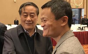 馬云宗慶后在浙商座談會(huì)后握手寒暄，兩人曾隔空討論實(shí)體經(jīng)濟(jì)