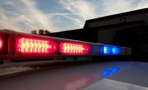 陆丰发生砸车打人案件：一男子带家人外出被误认为盗抱小孩