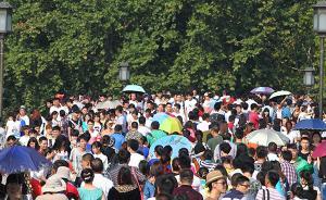 春节假期热门景区客流爆棚，有游客在寒风中滞留三四个小时