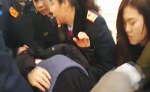 孕婦高鐵上臨產(chǎn)，眾人合力救助母子平安