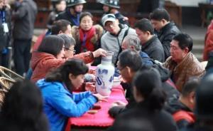 成都廟會鑒寶90%是贗品，有人當場砸了有人當場捐了