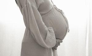 校方回应“女教师怀二胎让家长代班”：系家委会自发行为