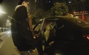 微博曬假槍及“槍證”后被網(wǎng)友詢問買槍，四川一男子被拘5天
