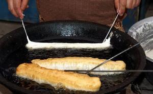 济南一早餐店用工业盐炸油条专卖农民工，老板被判6个月