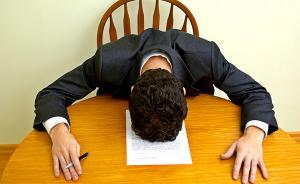 湖北襄陽市紀(jì)委：嚴(yán)肅處理6名“開會睡覺”的黨員干部