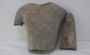 跨越大千世界的紛紛擾擾，這兩塊佛像殘塊終于在青州合璧