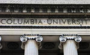 哥大留学生录视频抗议汉语拼音名牌被撕