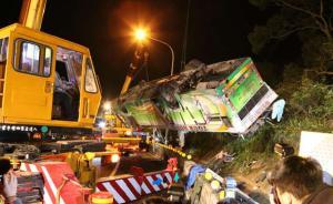 臺灣桃園監(jiān)理站發(fā)現(xiàn)賞櫻翻覆游覽車行照已過期