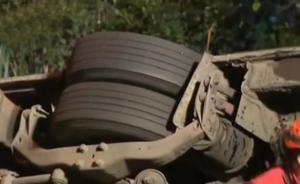 臺(tái)灣游覽車(chē)翻車(chē)事故更多細(xì)節(jié)曝光：車(chē)輛右后輪胎紋幾乎磨平