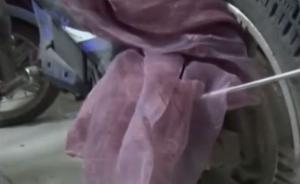 絲巾纏進(jìn)車輪，女子遭鎖喉險喪命