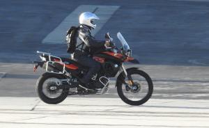 增驾摩托车交培训费却不给培训，驾校：汽车都能开还有啥教的